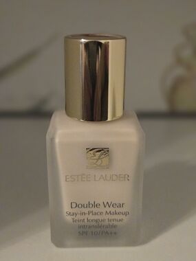 Estee Lauder Double Wear Foundation – Shell